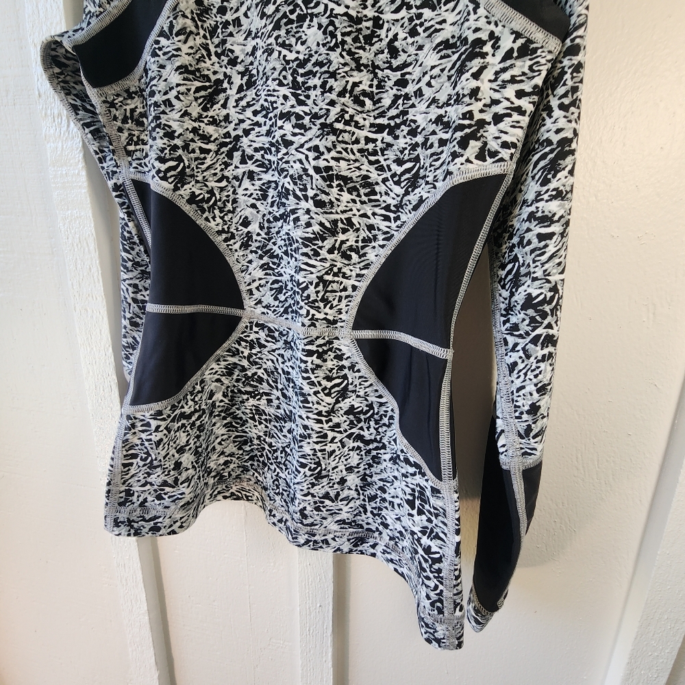 Lululemon Suns Out Rash Guard Mini Ripple White Seal Grey/Black - Picture 2 of 16